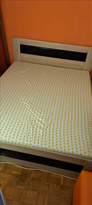 Bračni krevet sa dušekom