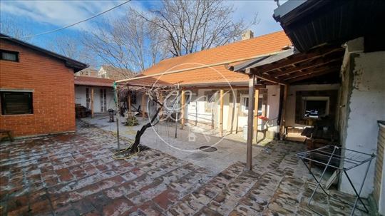 Branka Pesića više stambenih jedinica u kući ID#12