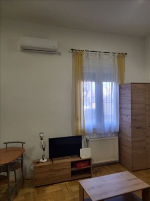 Garsonjera, nameštena, cg, klima,