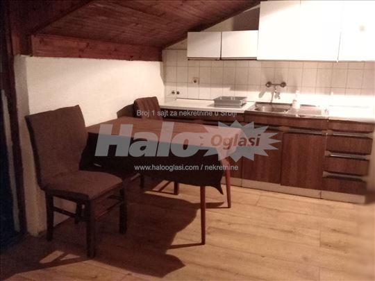 Izdajem  jednosoban stan u kaludjerici 