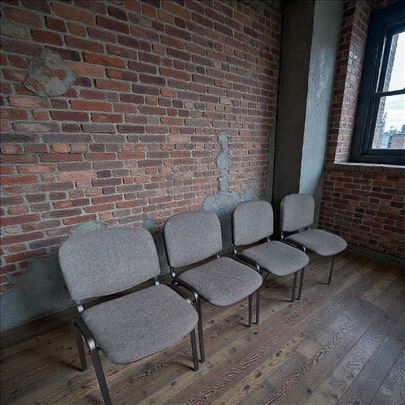 Kancelarijski nameštaj stolovi i stolice