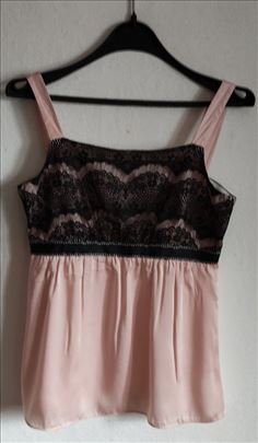 MURAY: Puder roze elegancija sa crnom čipkom  