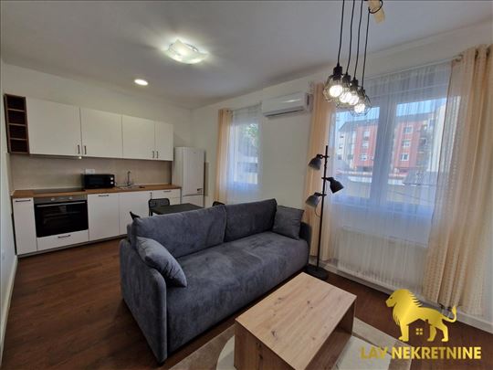 Nov, namesten jednoiposoban stan, Salajka