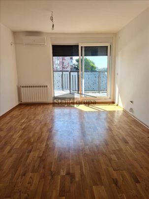 Odličan trosoban stan sa garažnim mestom