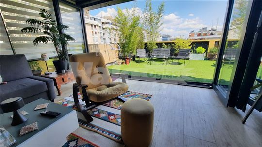 Penthouse sa terasom u centru Novog Beograda
