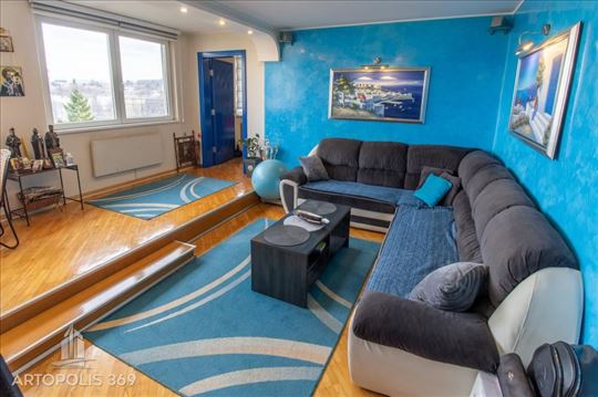 Savršen pogled, trostran, svetao i uknjižen stan I