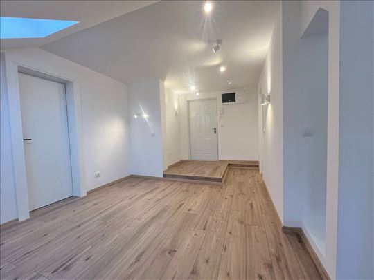 Vračar, renoviran, uknjižen, odmah useljiv