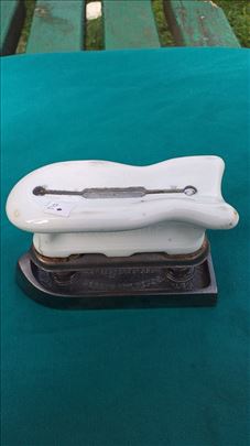 BUGOLETTE Porcelan Iron C. 1900-1920 putna pegla  