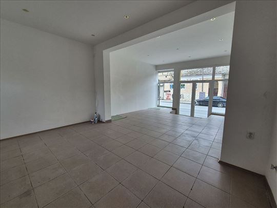 Centar lokal 41m2 sa izlogom do ulice