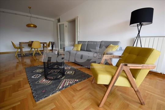 Dvosoban konforan namešten stan