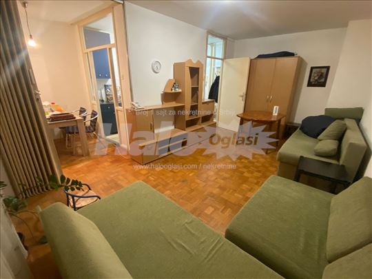 Dvosoban stan na Banjici (Paunova)