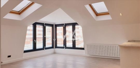 Izdaje se 3.0 stan, Savski venac (Dedinje)