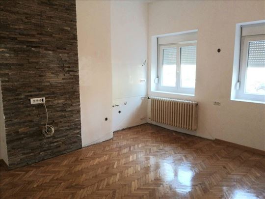 Izdaje se stan 34 m2 kod Starog Merkatora