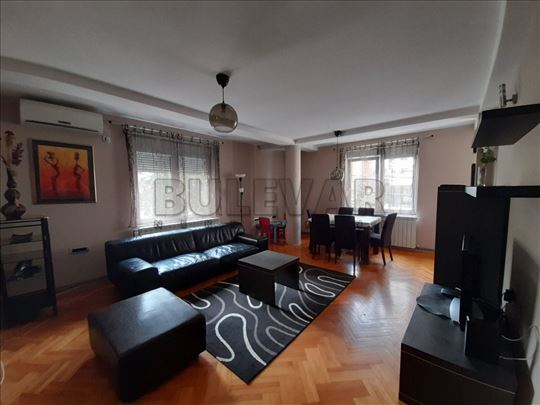 Izdaje se troiposoban stan u porodičnoj kući, 95m2