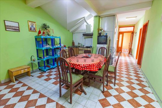 Kuća u Donjoj Vrežini, 660m2