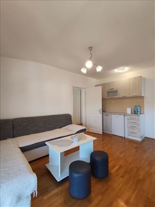Na prodaju namešten stan 35m² 