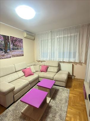 Namesten dvoiposoban stan, Grbavica - Bulevar