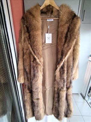 Nova bunda sa etiketom na prodaju