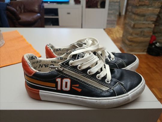 Prodajem kožne patike Ciciban za dečake