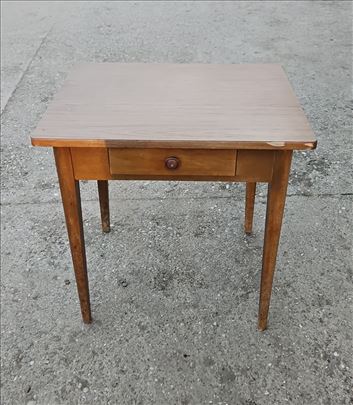 Radni sto sa fiokicom