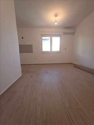 Zvezdara, Olimp, luks, uknjižen stan