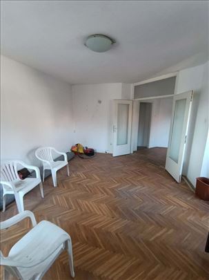 B. Kosa1 Kuća na ćošku sa velikim dvorištem