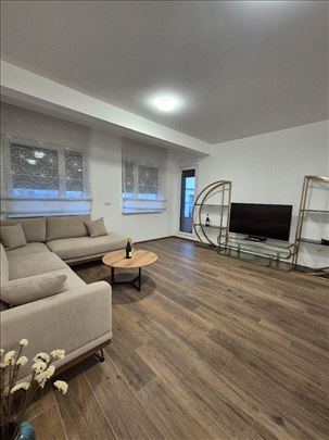 Centar NOV 3.0 namešten, gas, garaža