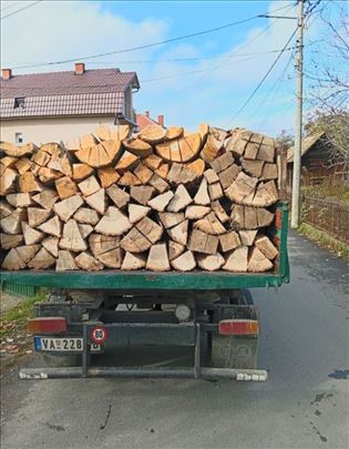 Drva za ogrev isecena i iscepana 