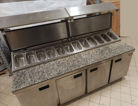 Hladni sto sa   salatarom