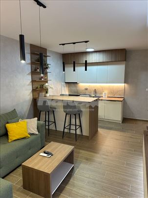Izdaje se LUX stan 47m² – 1.5 soba – Garažno mesto