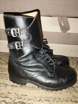 JNA vojne cizme br. 42 odlicne ocuvane