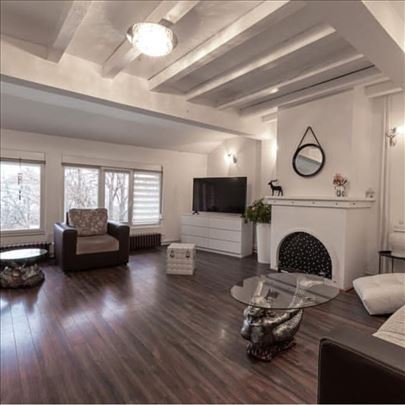 Kuća sa dvorištem, dva ulaza, mogućnost bazena