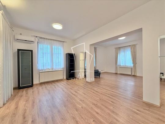 Kuća sa velikim dvorištem, mereno 300m2 ID#13977