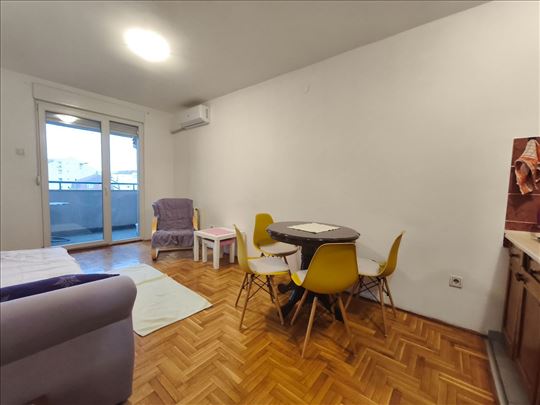 Lep i svetao 1.5 stan, 40 m2, Nova Detelinara