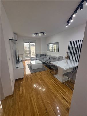 Lux nov centar garaža saradjujem sa agencijama