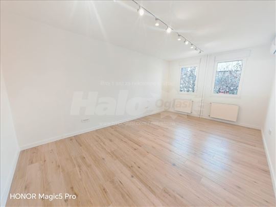 Lux prostor, 4 kancelarije + 3 garažna bloka