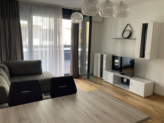 Lux, Zemun, Pregrevica, 38 + 25 m2 + gar. mesto