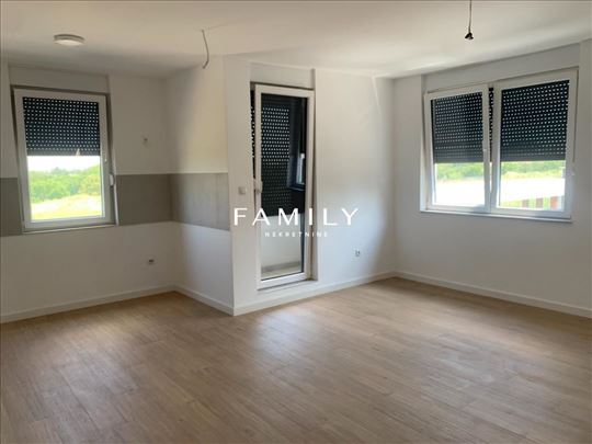 Na prodaju četvorosban stan u novom urbanom naselj
