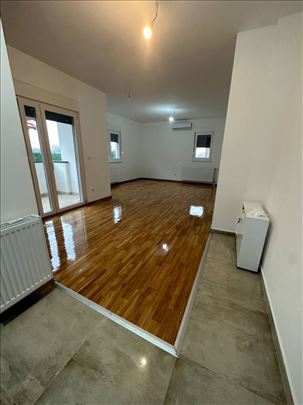 Na prodaju – Poslovni prostor 67 m², Surčin