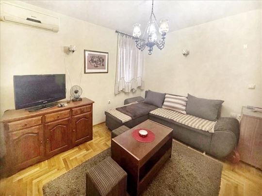 Namešten dvosoban stan na odličnoj lokaciji ID#252