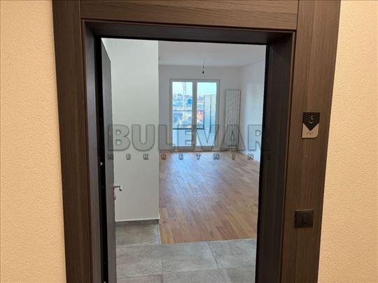 Nov dvosoban lux stan površine 74 m² - Penthaus u