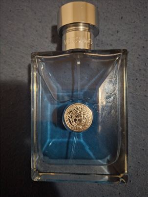 Prodajem parfem Versace