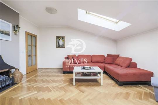 Renoviran 3.5 stan u centru, Maršala Birjuzova 