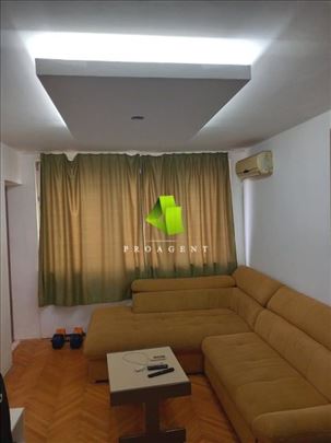 Renoviran dvosoban stan kod Saborne crkve ID#7715