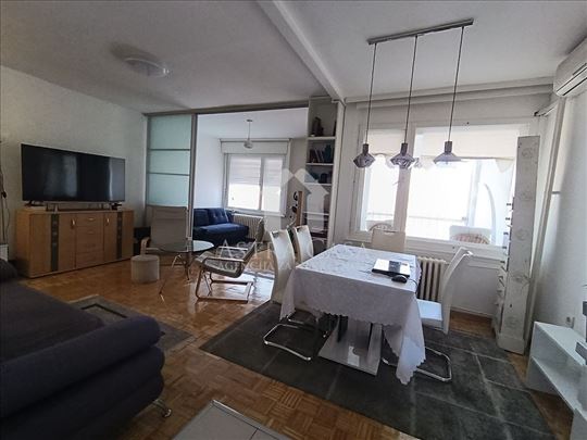 Retko u ponudi-kompletno renoviran stan