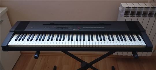 Roland EP-75 digitalni električcni klavir