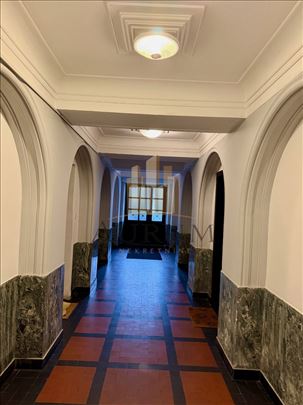 Salonac, ceo sprat, garaza