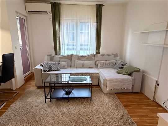 Stan za izdavanje u Zemunu ( Altina )