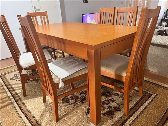 Trpezarijiski stol sa 6 stolica