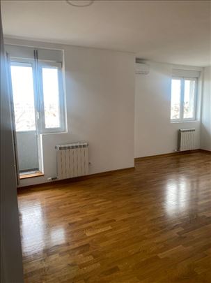 2.0 soban noviji stan ,Zemun ,Alaska